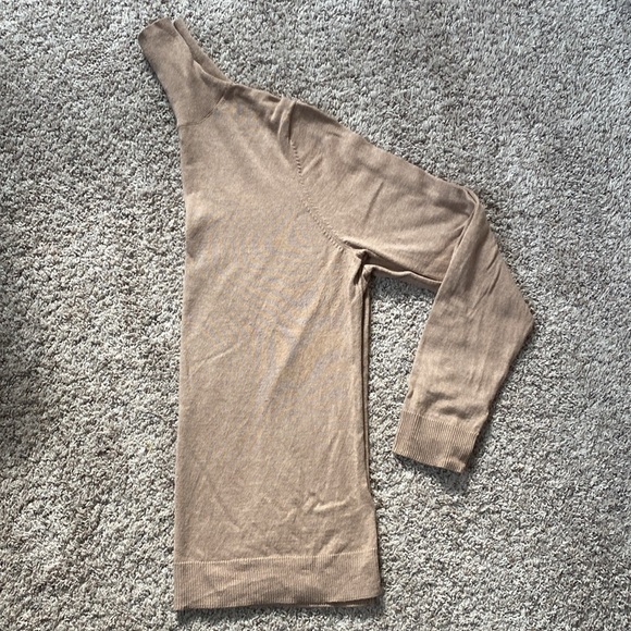 Amazon Essentials Women's Classic Lightweight Long-Sleeve Turtleneck Sweater - Picture 11 of 13